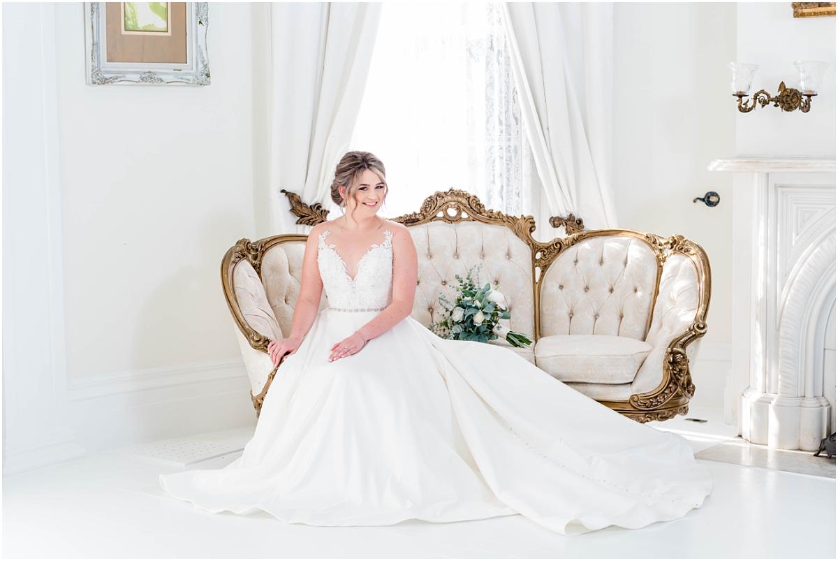 Bridal photo Nottoway white room